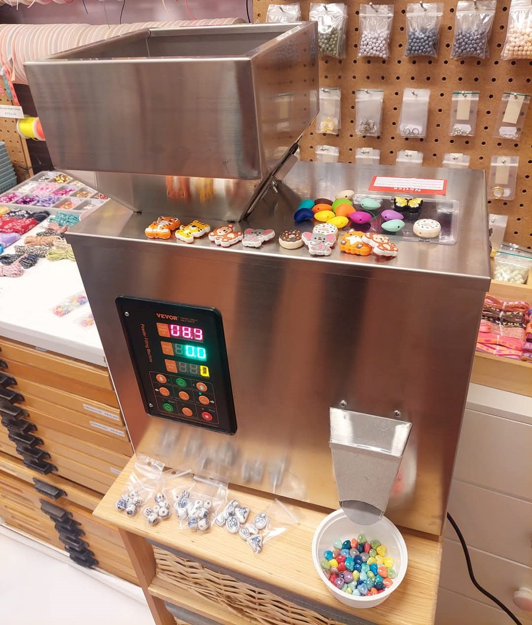 Kralen Tellen met de Kralentelmachine: Het Verhaal van Natas en haar Kralenkunst