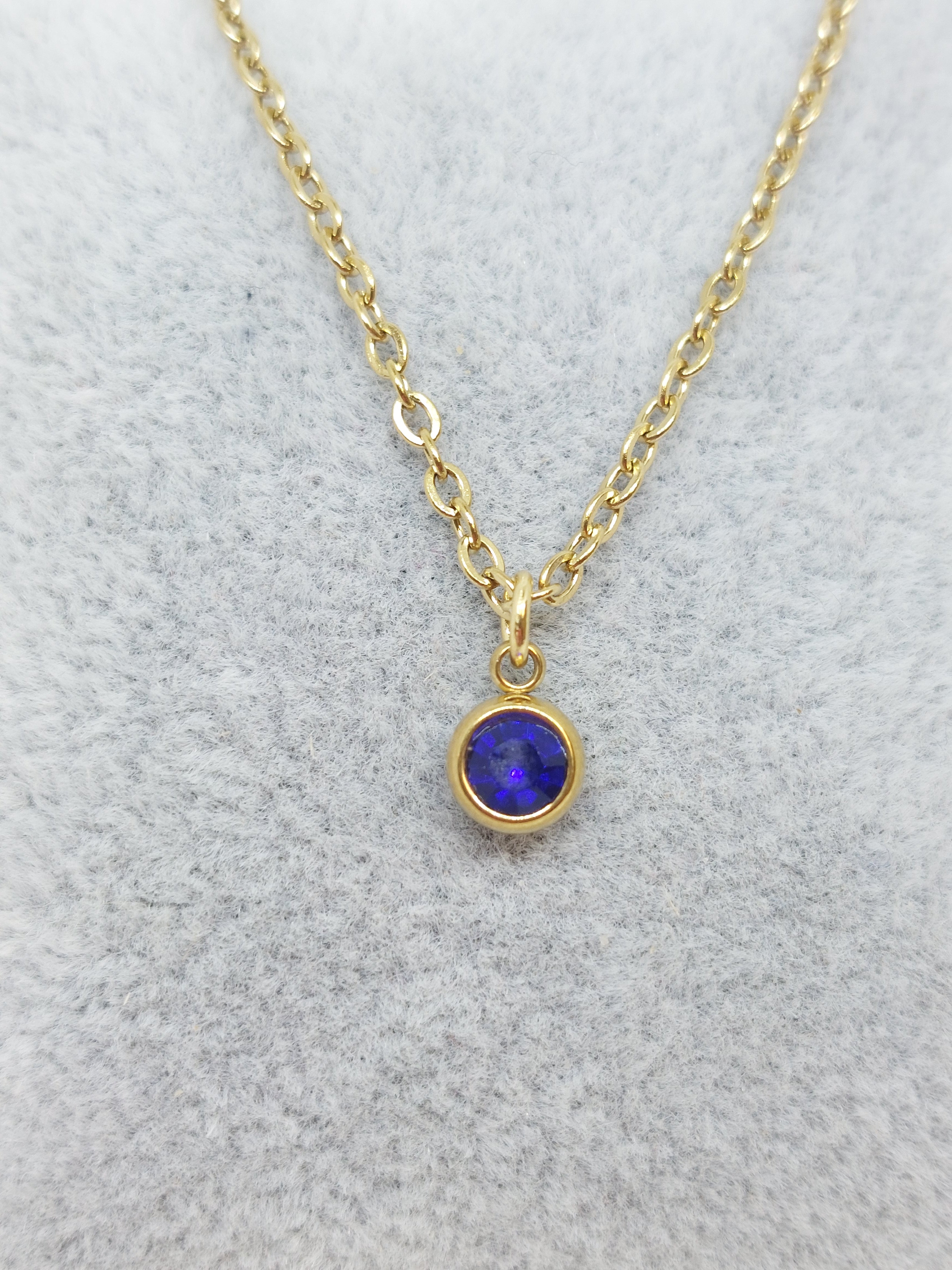 December (Lt.Sapphire) goudkleurig