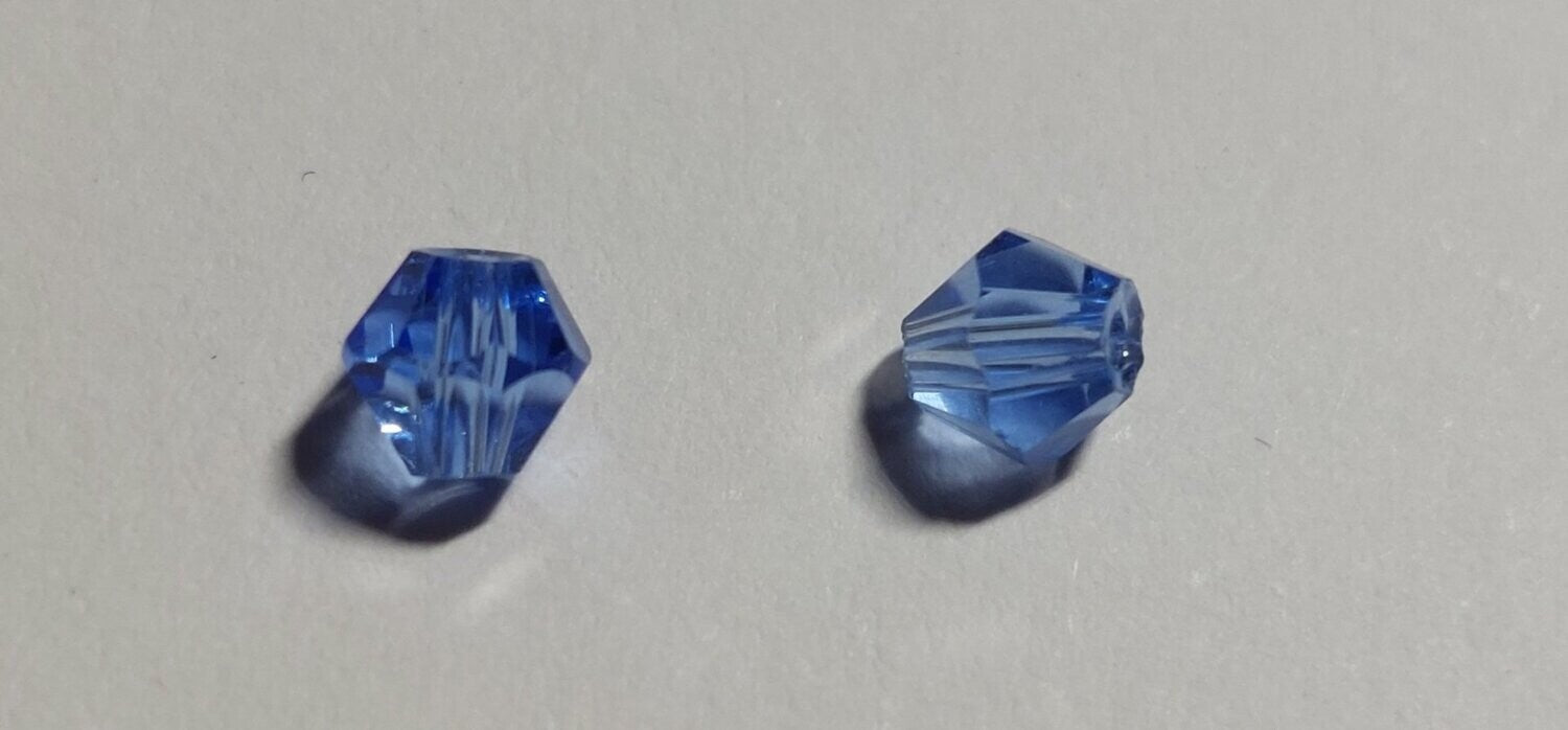 Bicone licht blauw 4mm