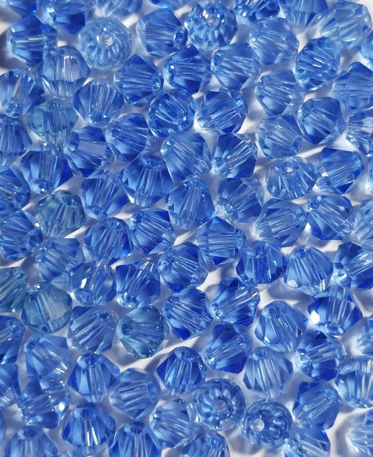 Bicone licht blauw 4mm