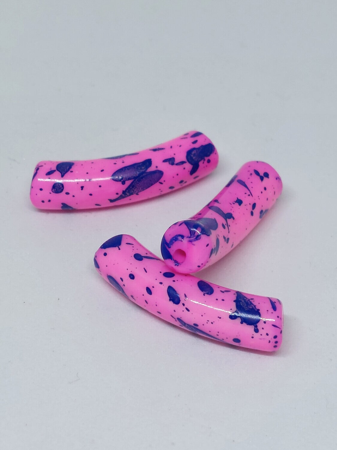 Tube kraal verfspetter roze/blauw