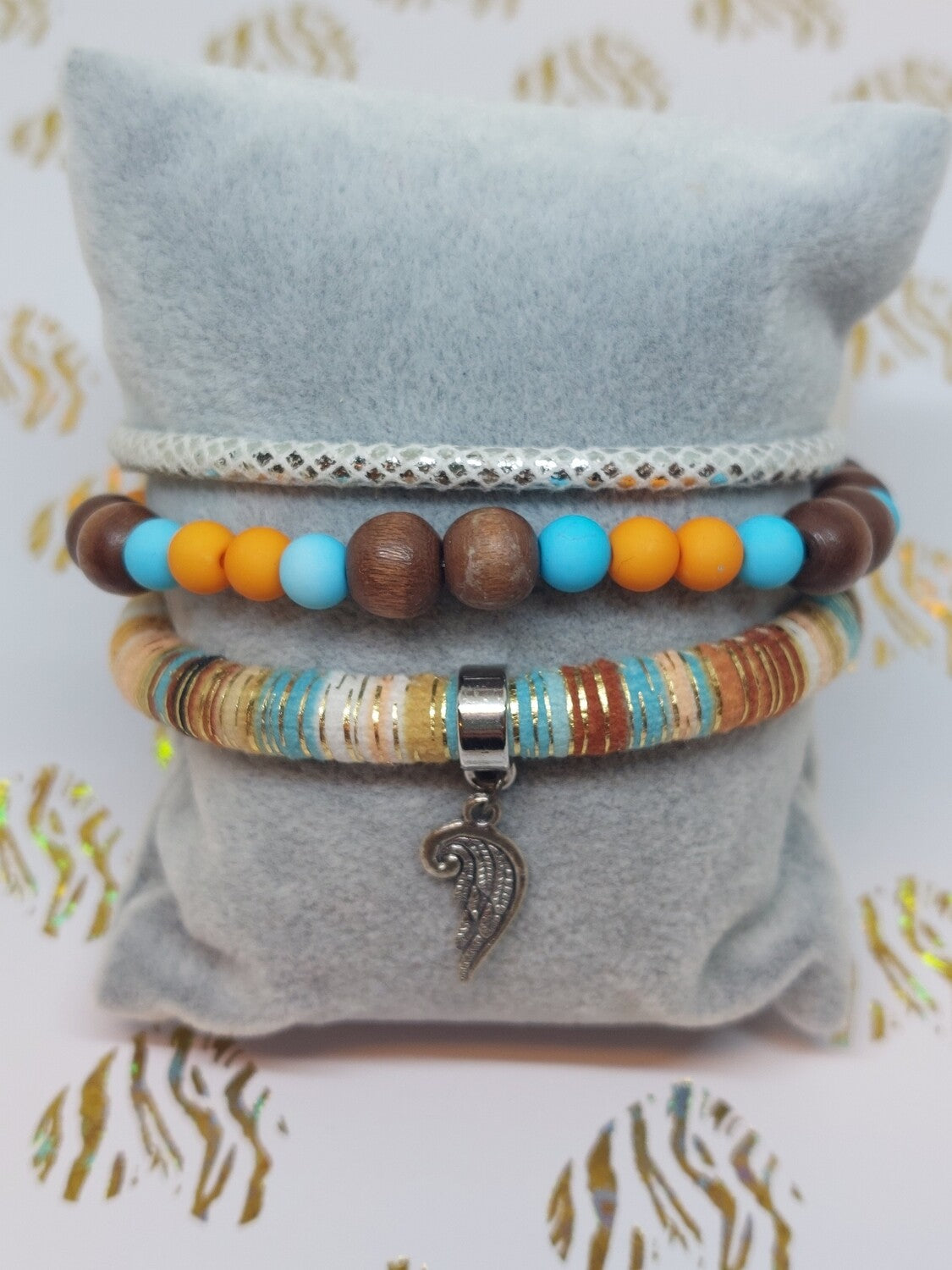 Bruin met oranje en blauw