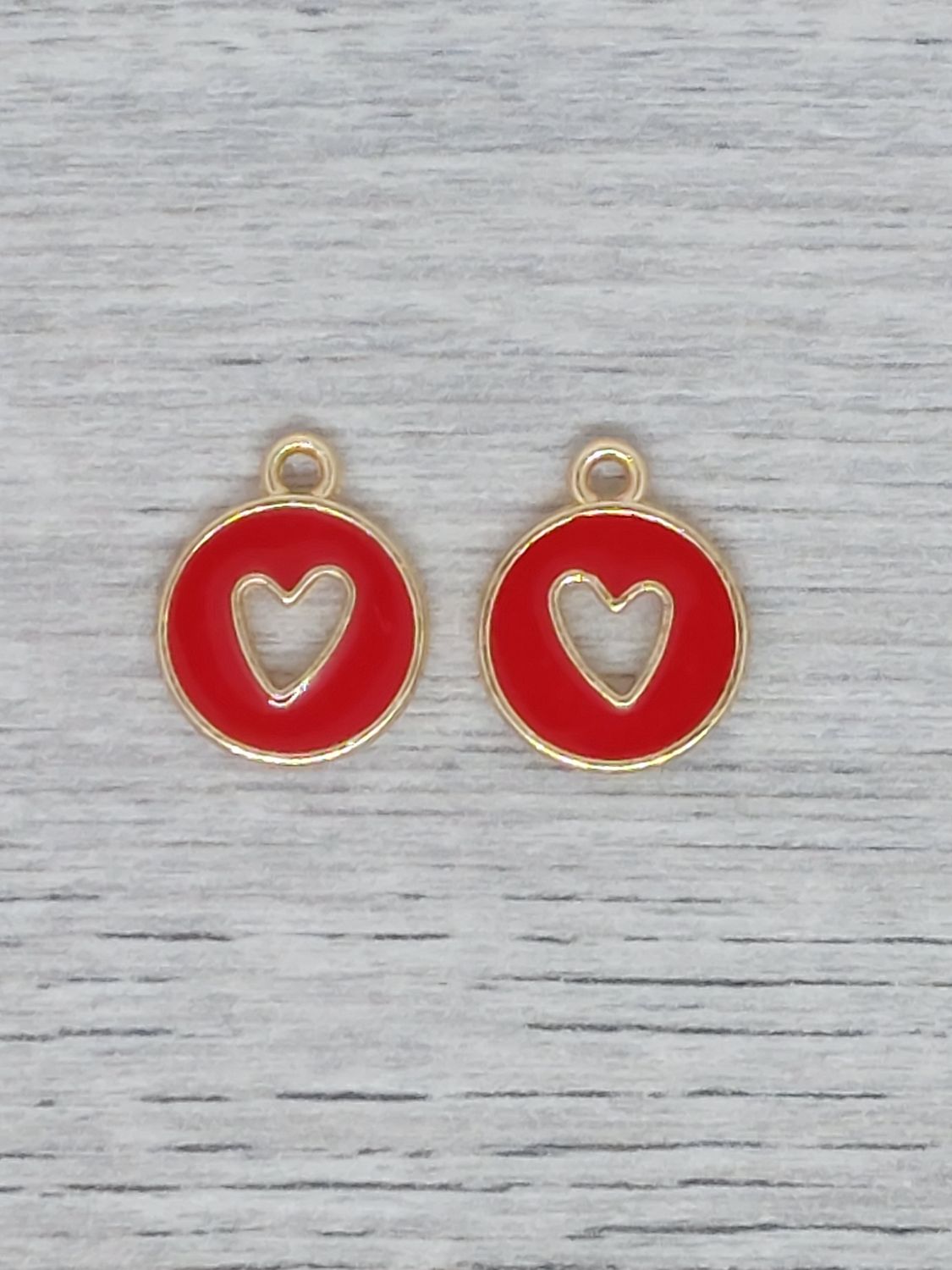 Bedel rond met open hartje rood