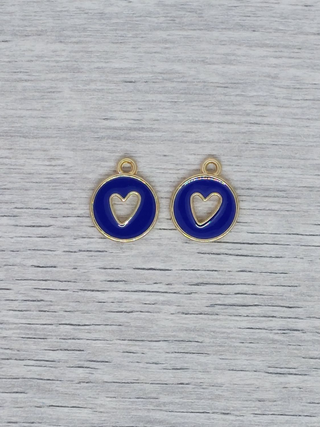 Bedel rond met open hartje donker blauw
