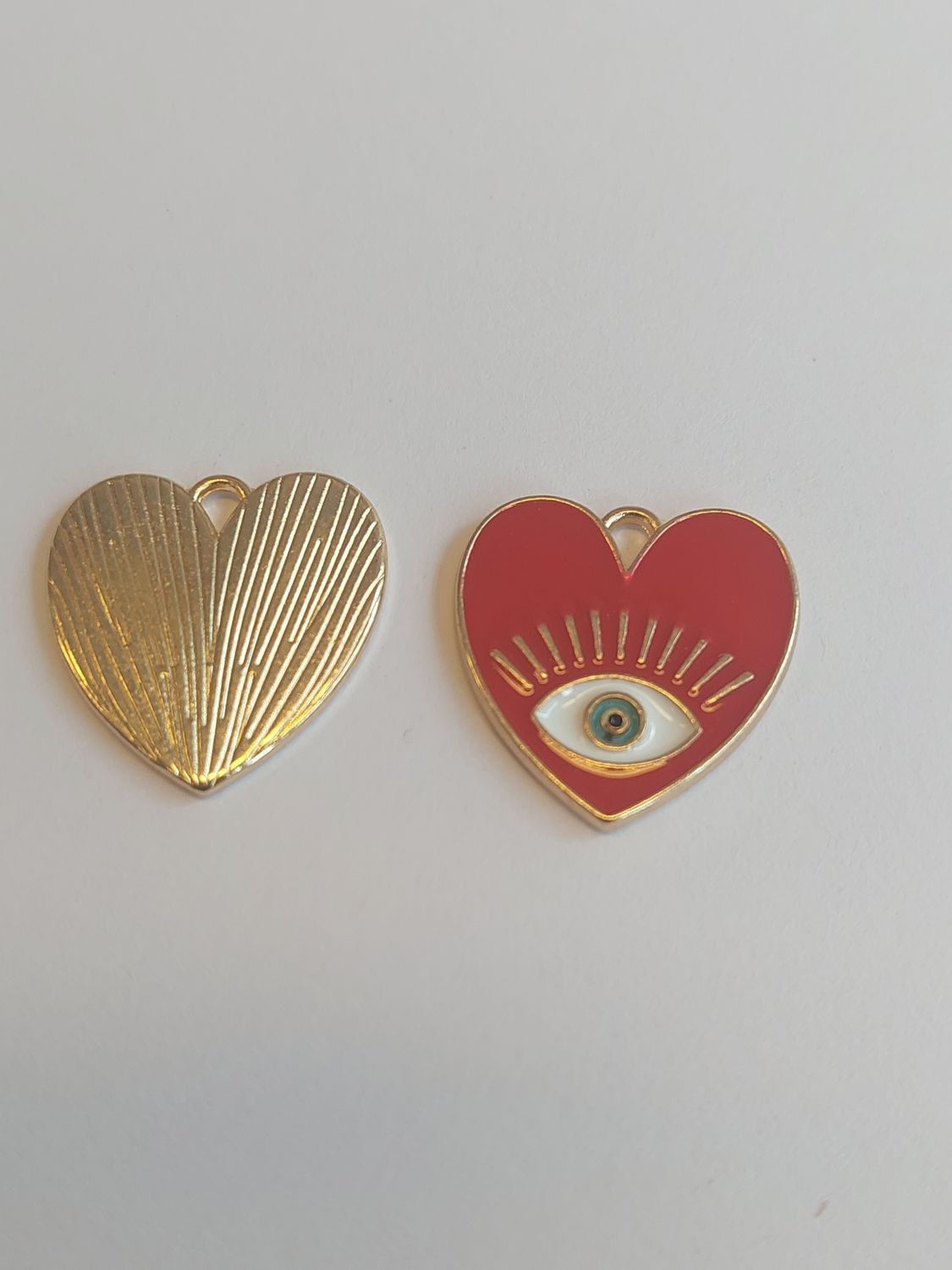 Bedel hart met boos oog rood