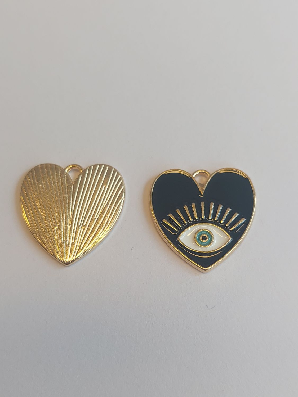 Bedel hart met boos oog zwart