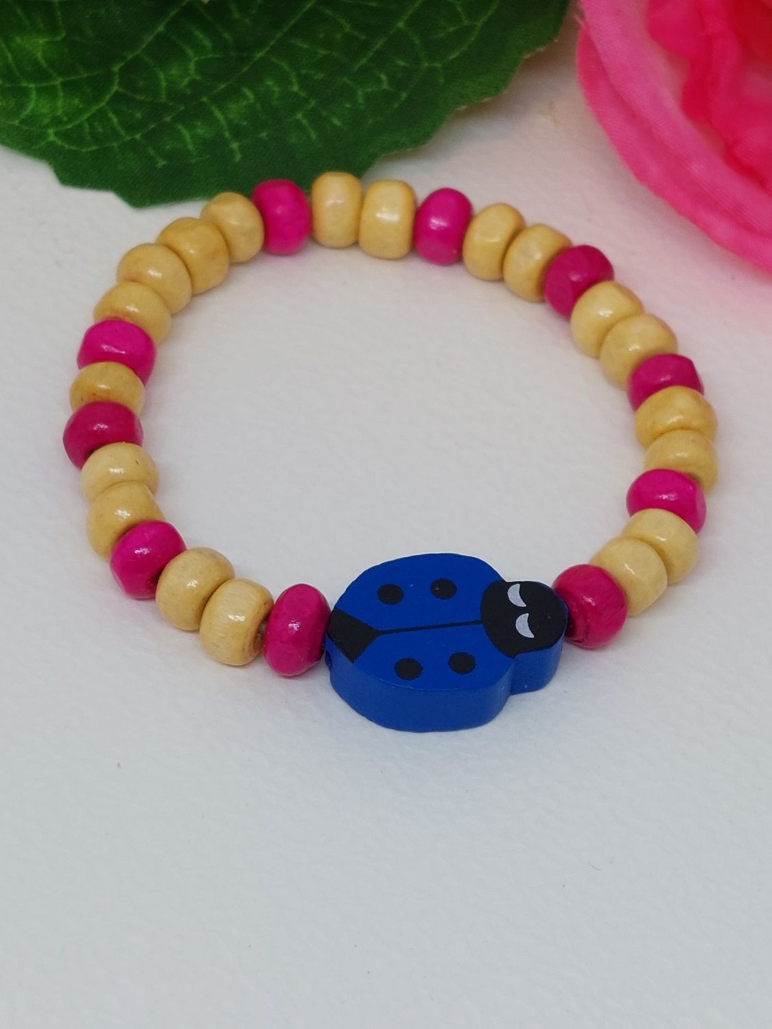 Lieveheersbeestje donker blauw met roze