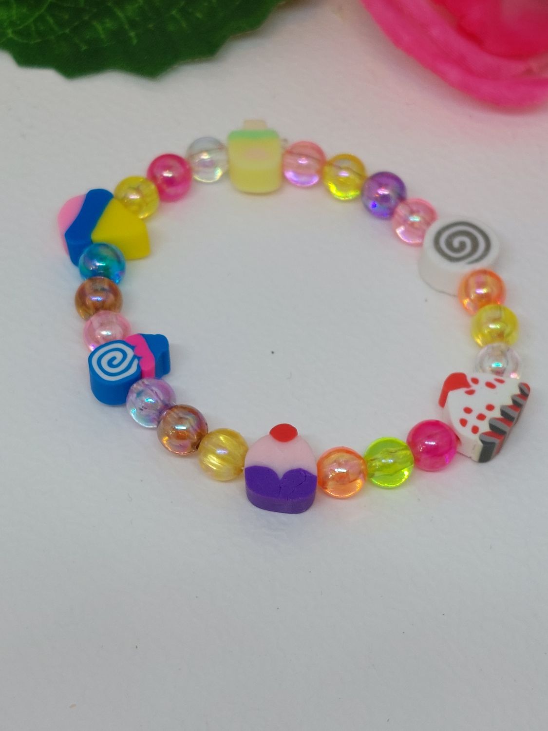 Zoet met multicolor kralen.