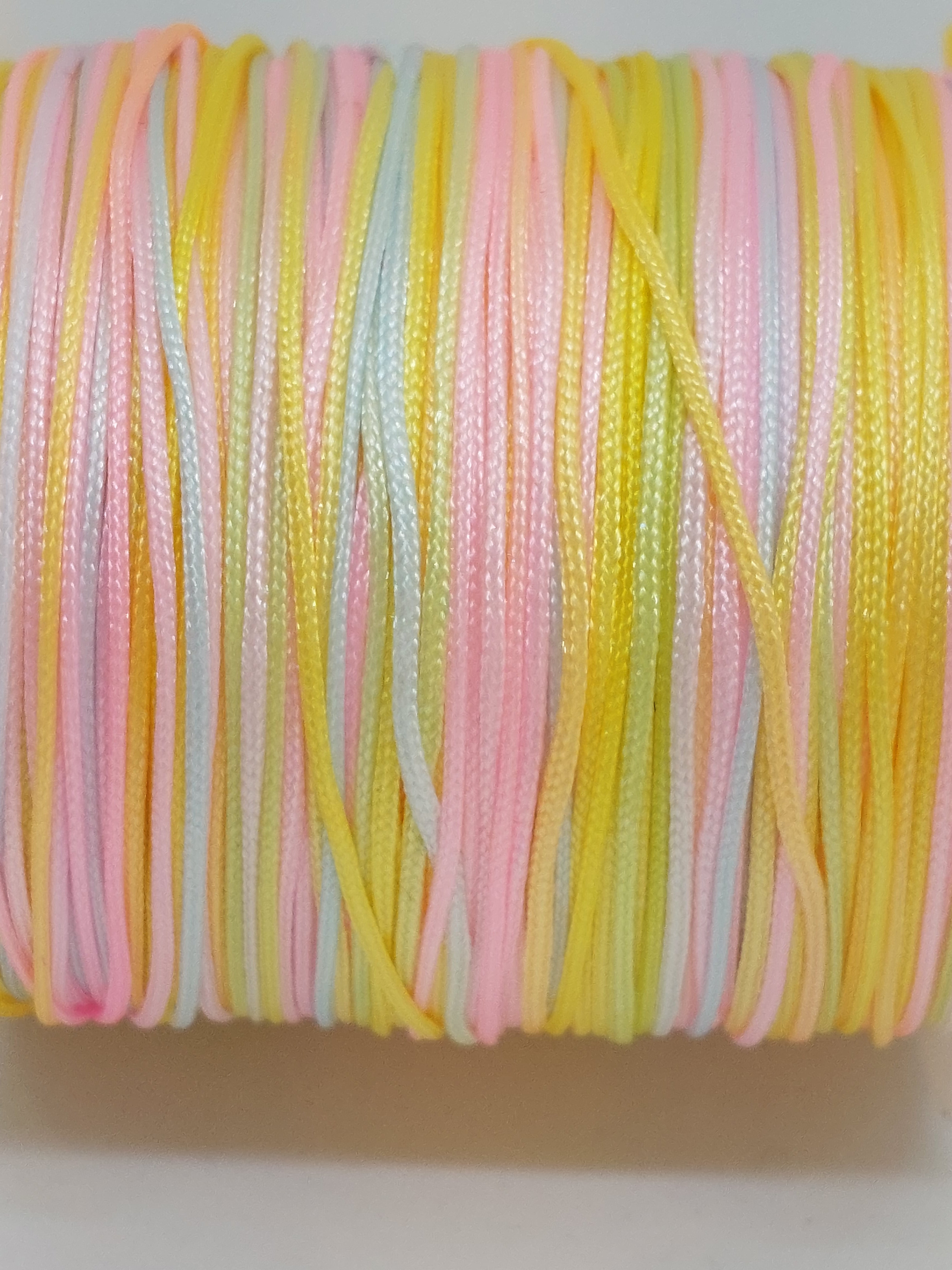 Macrame draad 0,8mm geel/roze/blauw