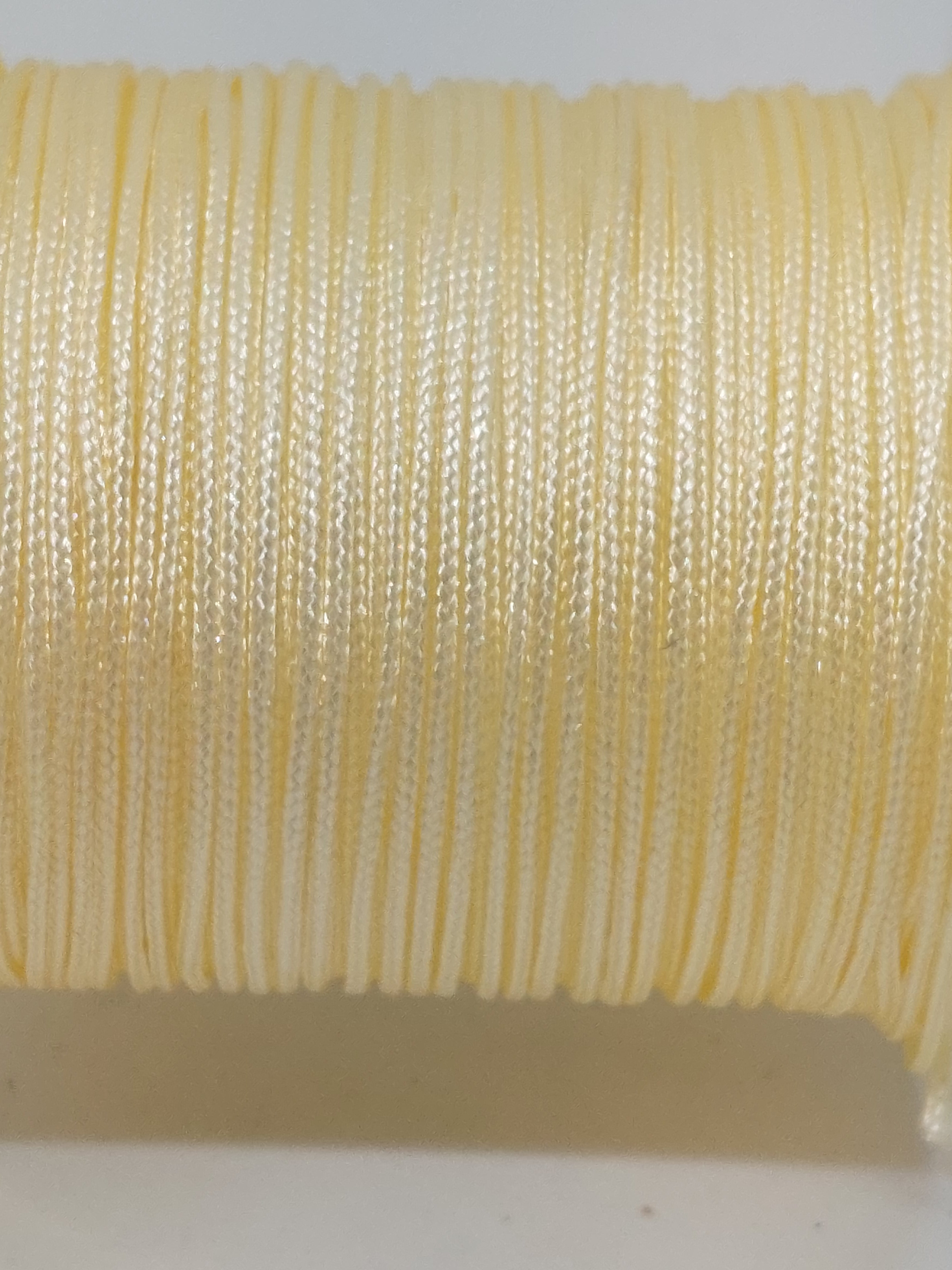 Macrame draad 0,8mm Licht geel