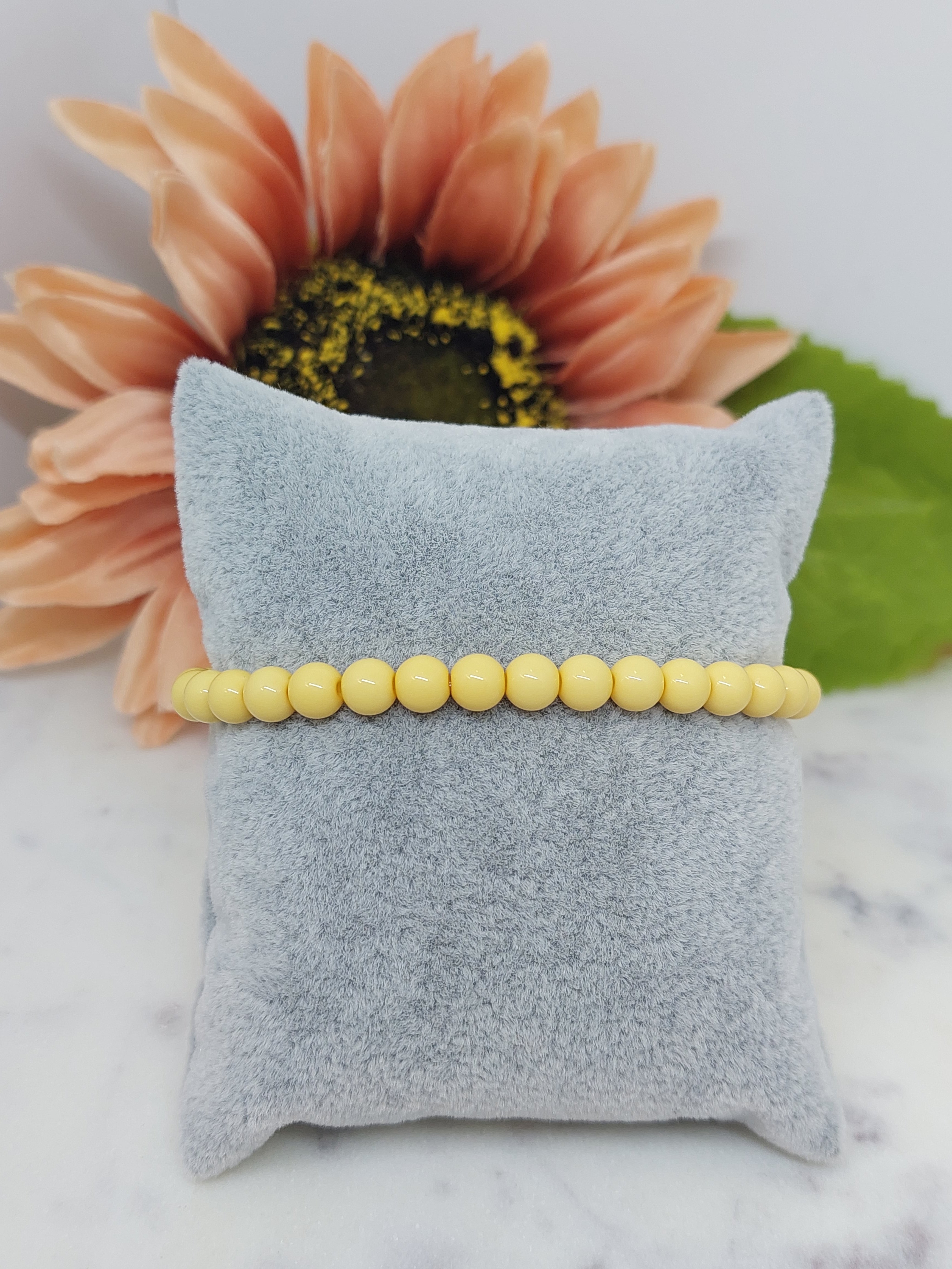 Kralen armband licht geel (6mm)