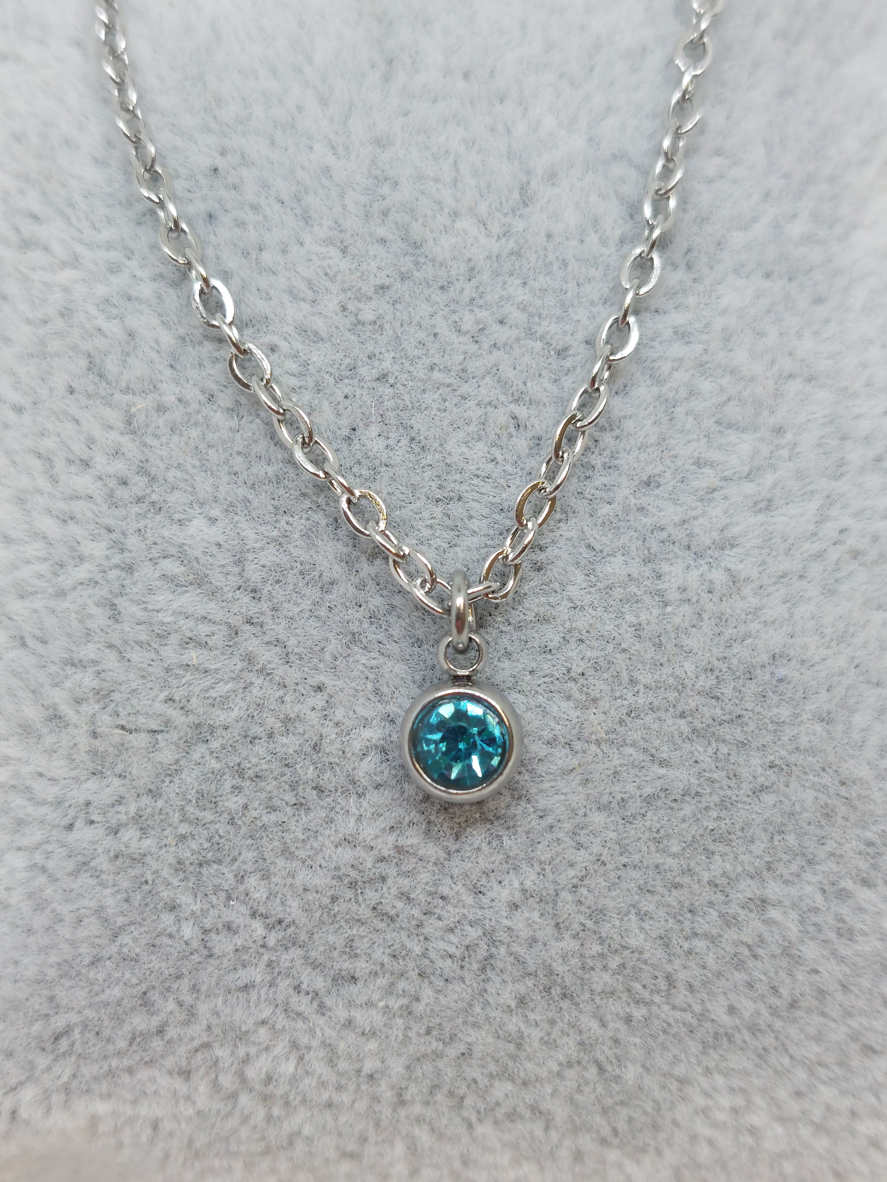 Maart (Aquamarine) zilverkleurig