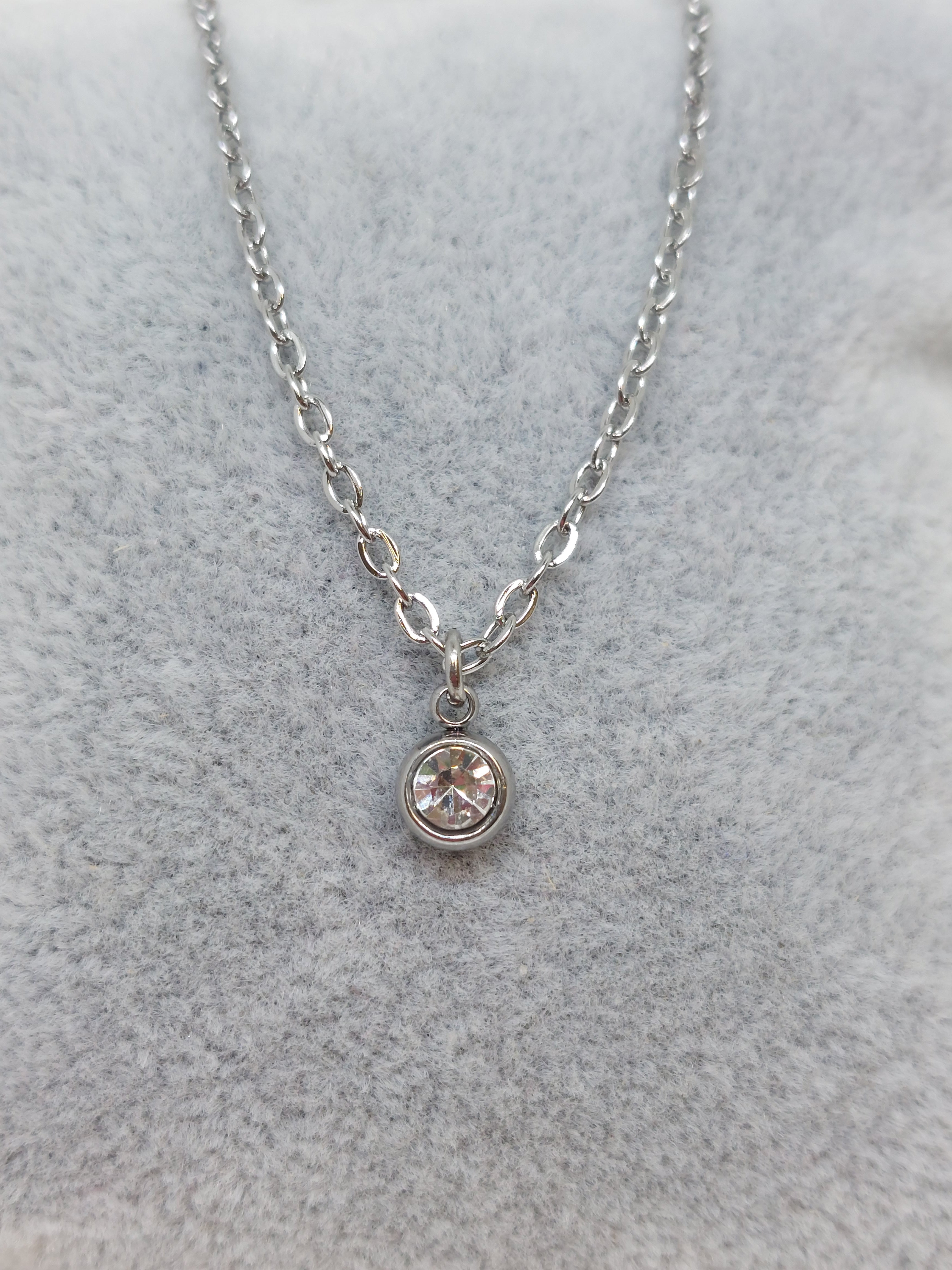 April (Crystal) zilverkleurig