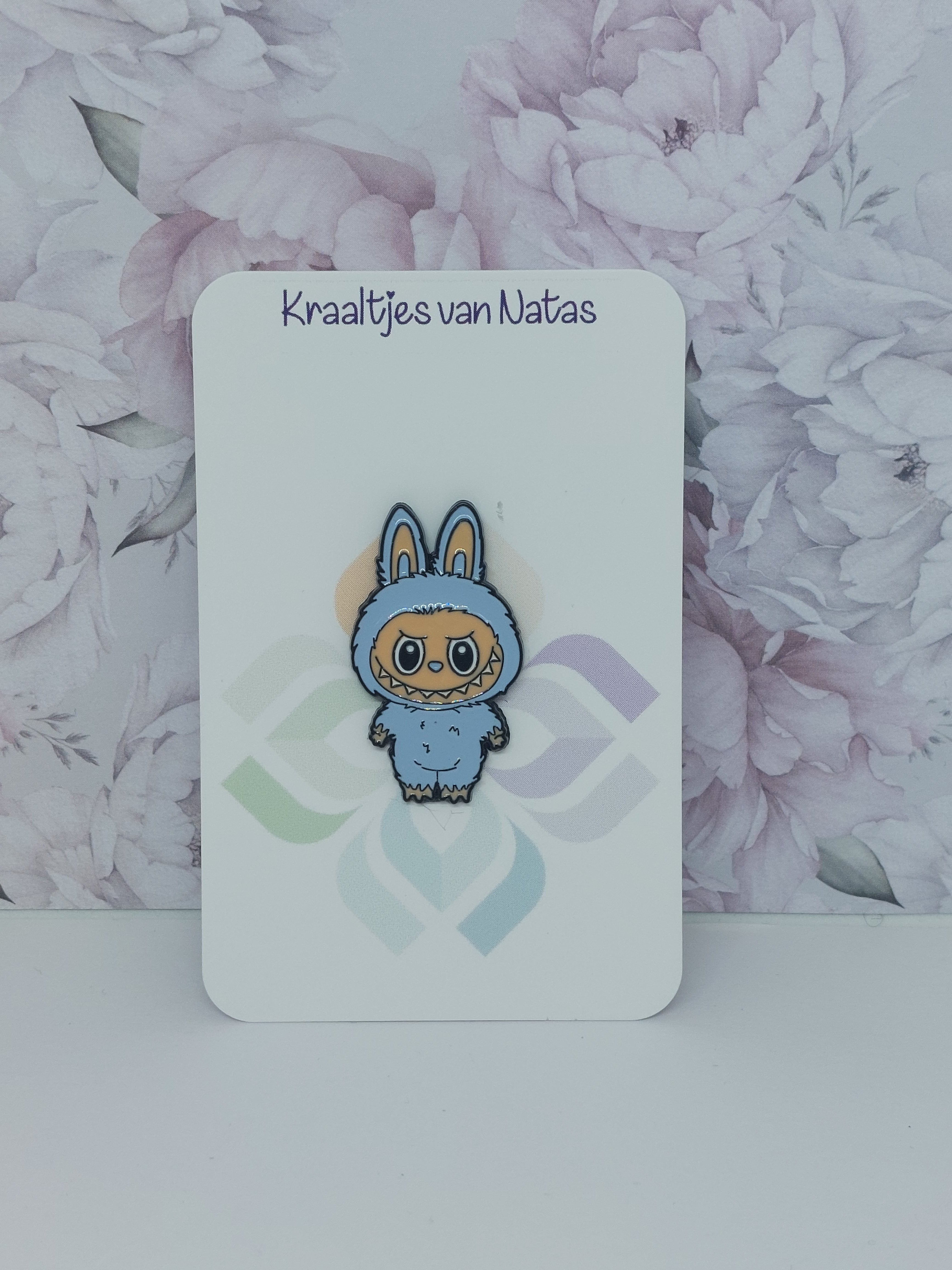 Labubu pin Licht blauw