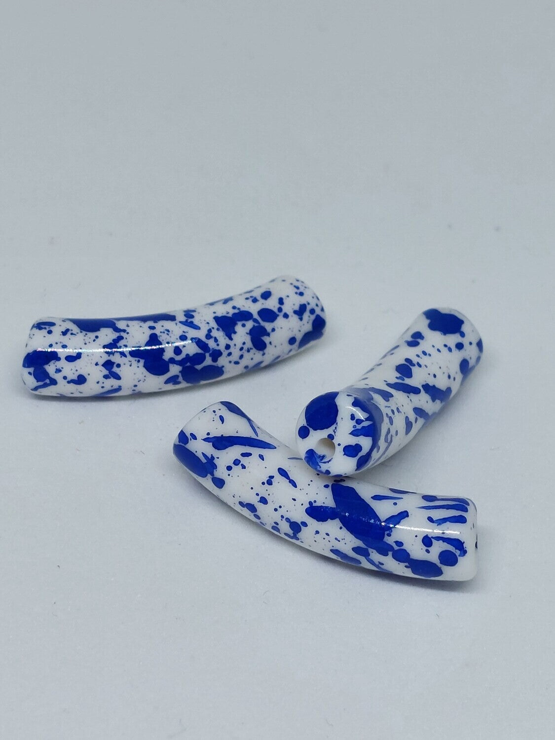 Tube kraal Verfspetter wit/blauw