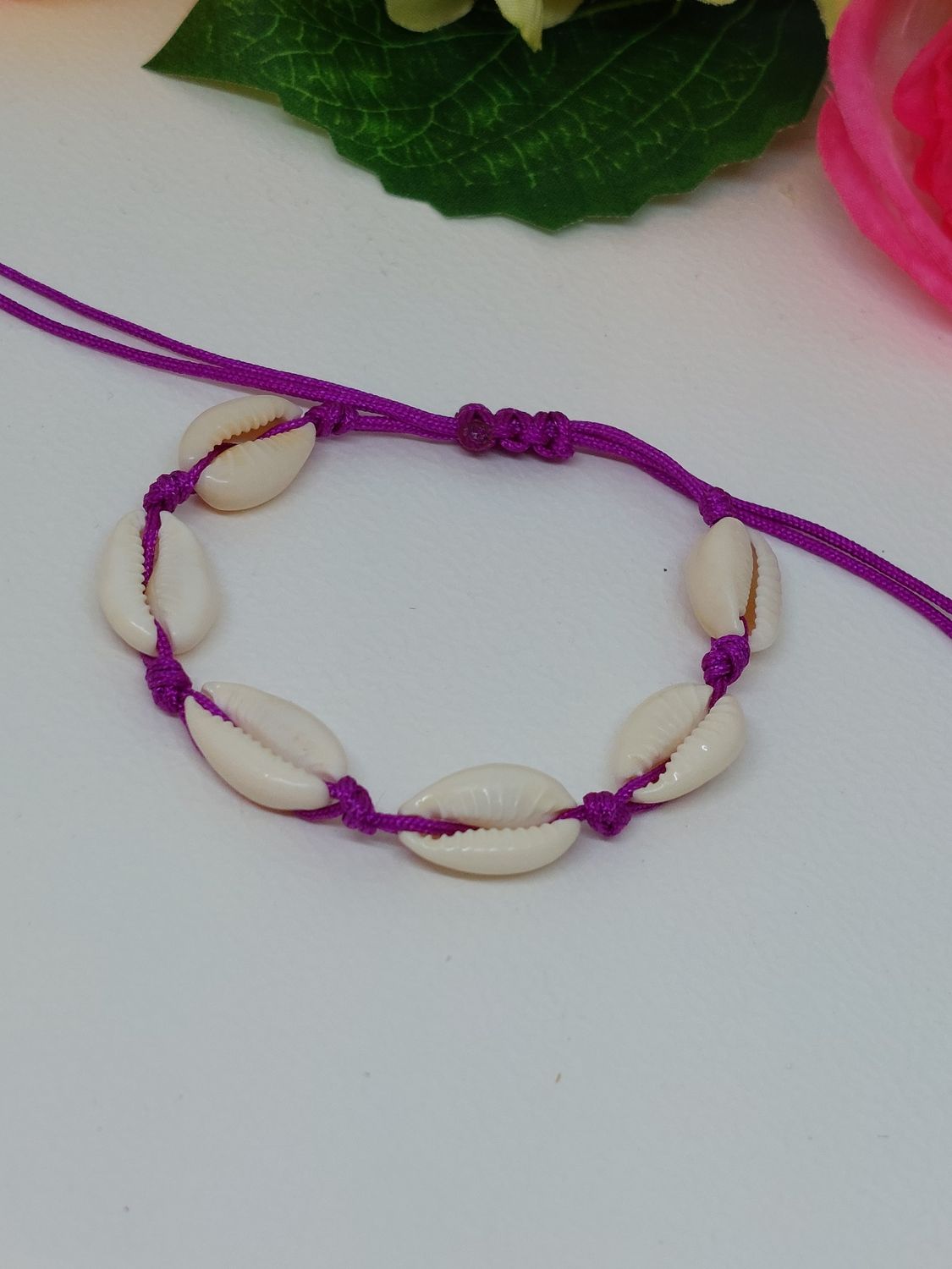 Schelpen armbandje donker paars