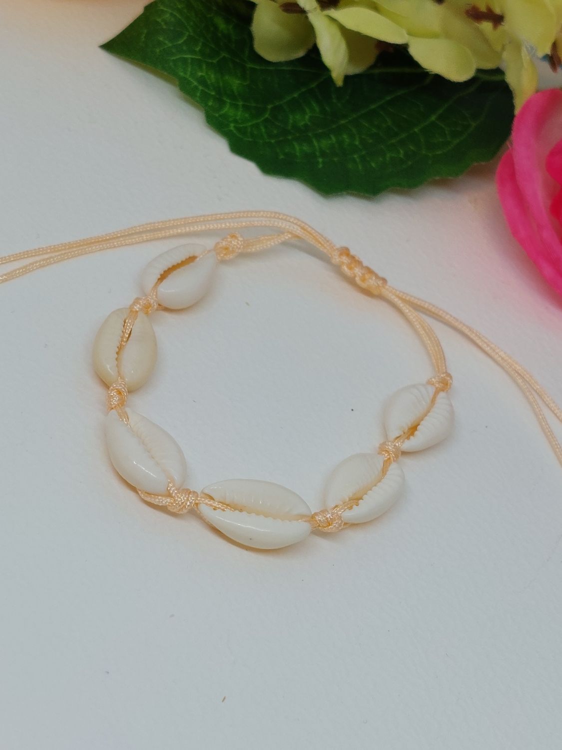 Schelpen armbandje abrikoos